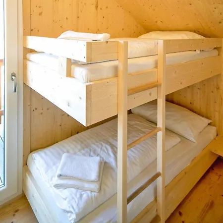Apartamento Holiday In With A Garden
